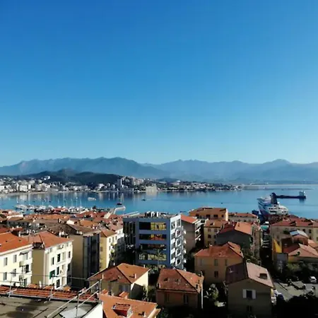 Appartamento Centre Avec Vue Magnifique Sur Le Golfe D'ajaccio; Parking Privé. *