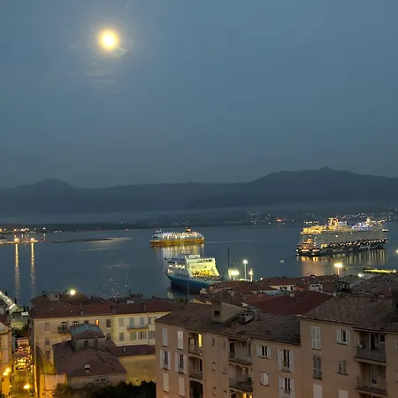 Centre Avec Vue Magnifique Sur Le Golfe D'ajaccio; Parking Privé.